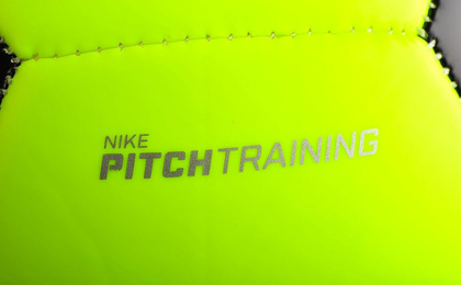 Piłka  nożna Nike Pitch Training SC3101-702 r3