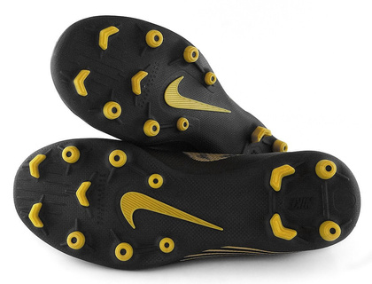Czarne buty piłkarskie Nike Mercurial Superfly Club FG/MG AH7363-077