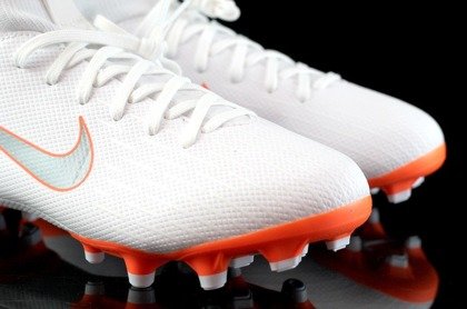 Biało-pomarańczowe buty piłkarskie Nike Mercurial Superfly Academy MG AH7337-107 JR